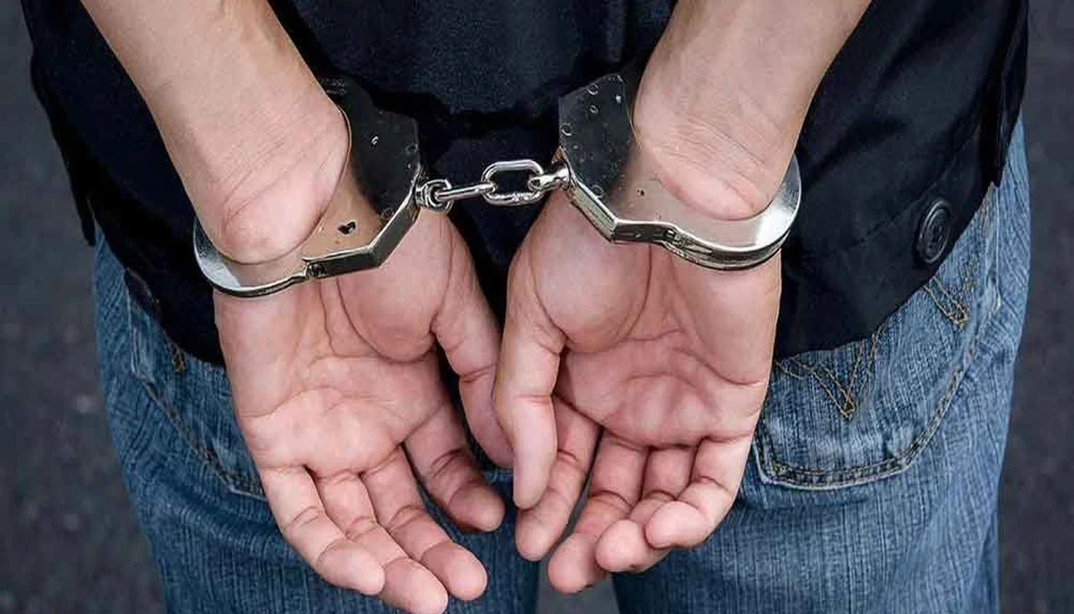 تھانہ شبقدر پولیس کی کارروائی، غیرت کے نام پر دو خواتین اور ایک نوجوان کے قتل میں ملوث ملزمان گرفتار، آلۂ قتل پستول برآمد