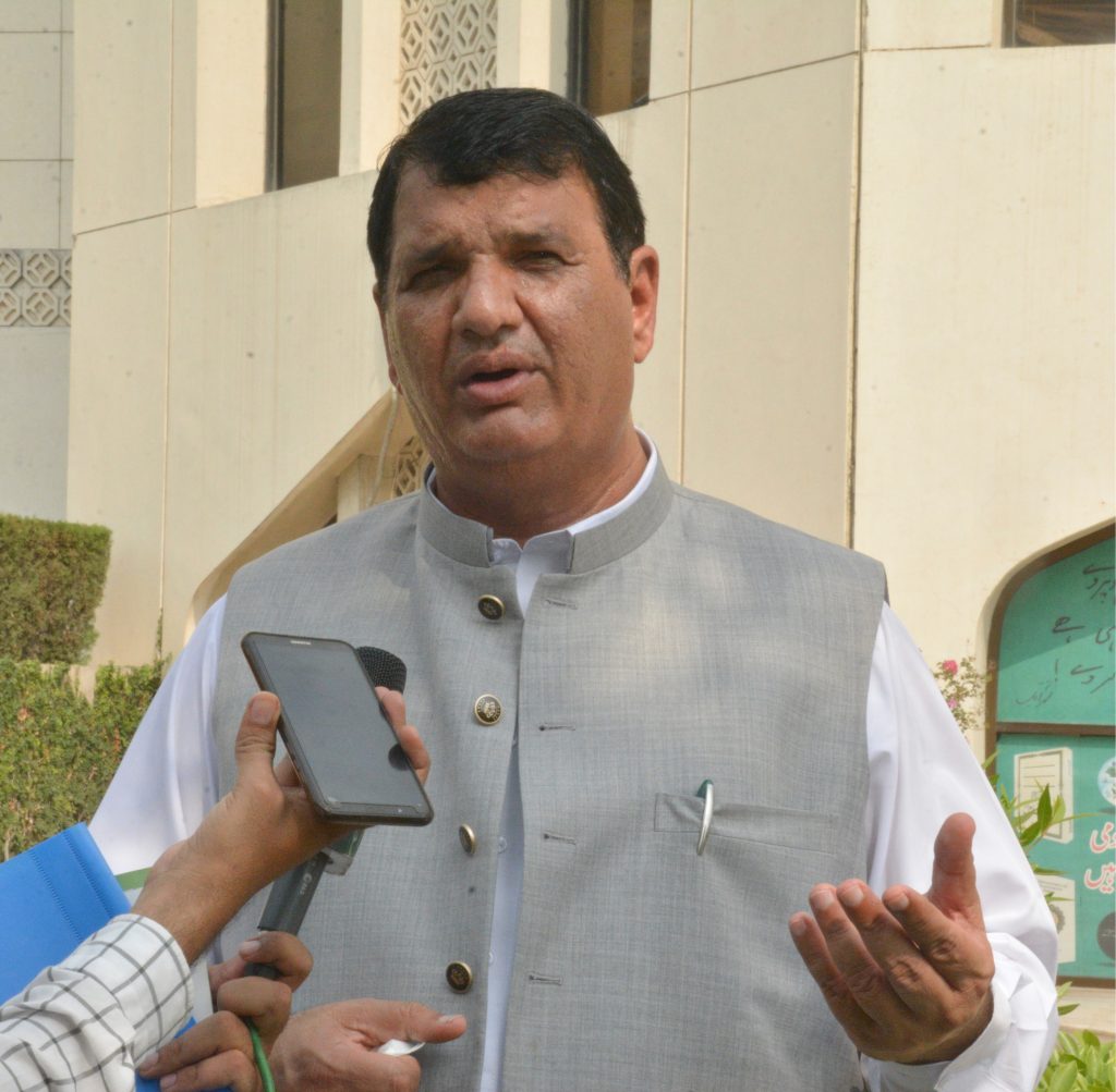 وفاقی وزیر امور کشمیر وگلگت بلتستان انجینئرامیرمقام ایک ہفتے کے نجی دورے پر لندن روانہ