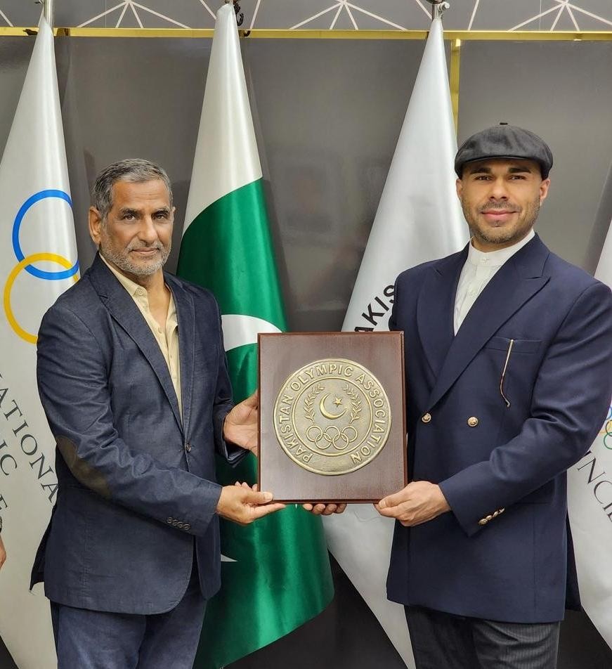 پاکستان اولمپک ایسوسی ایشن کی جانب سے رضوان آفتاب احمد کے اعزاز میں تقریب، خصوصی شیلڈ سے نوازا گیا