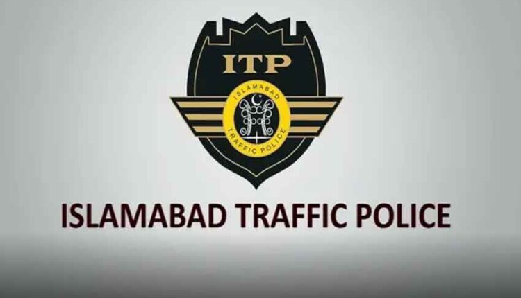 اسلام آباد ٹریفک پولیس کی شہر میں جاری موسلا دھار بارش کے پیش نظر ٹریفک ایڈوائزری جاری