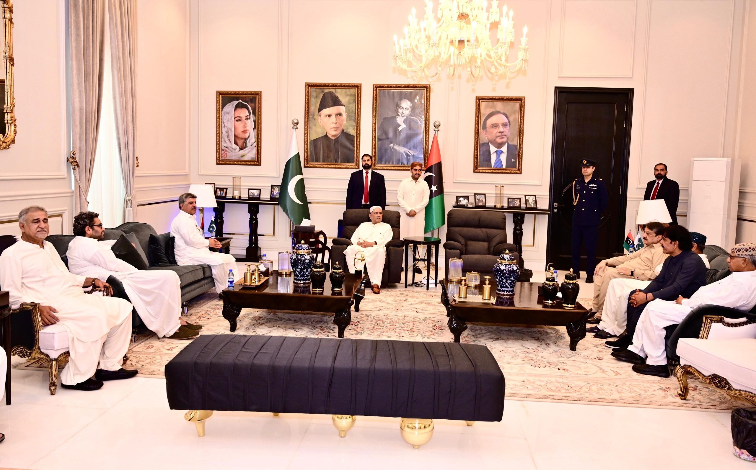 نائب وزیراعظم اور وزیر خارجہ سینیٹر محمد اسحاق ڈار کی نیویارک میں بحرینی ہم منصب ڈاکٹر عبداللطیف بن راشد الزیانی سے ملاقات