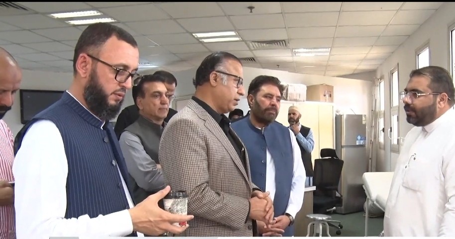 ڈی جی حج عبدالووہاب سومرو کا جدہ ایئرپورٹ پر پاکستان حج مشن فیسیلٹیشن سینٹر کا دورہ، عازمین کو بہترین سہولیات فراہم کرنے کی ہدایت