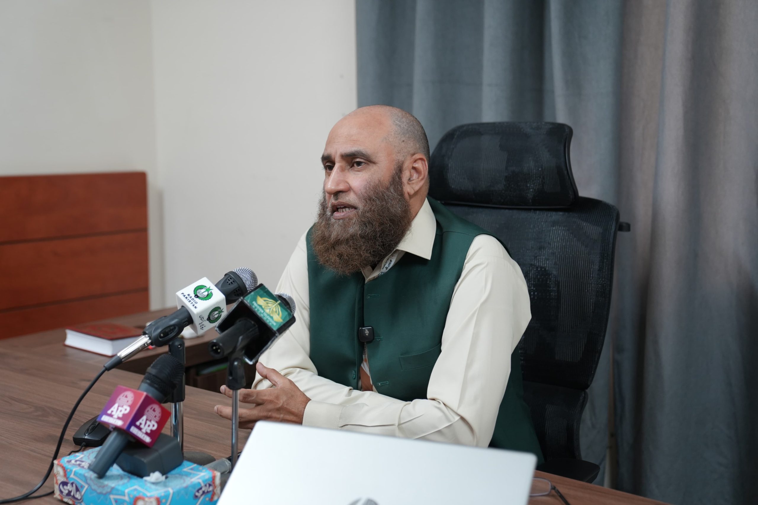 خدام کیلئے ڈیجیٹل سکور کارڈ سسٹم فعال، عازمین کی ریٹنگ، غیر حاضری یا غفلت پر جرمانہ اور ڈی پورٹ کی سزا ہو سکتی ہے ، احمد ندیم خان