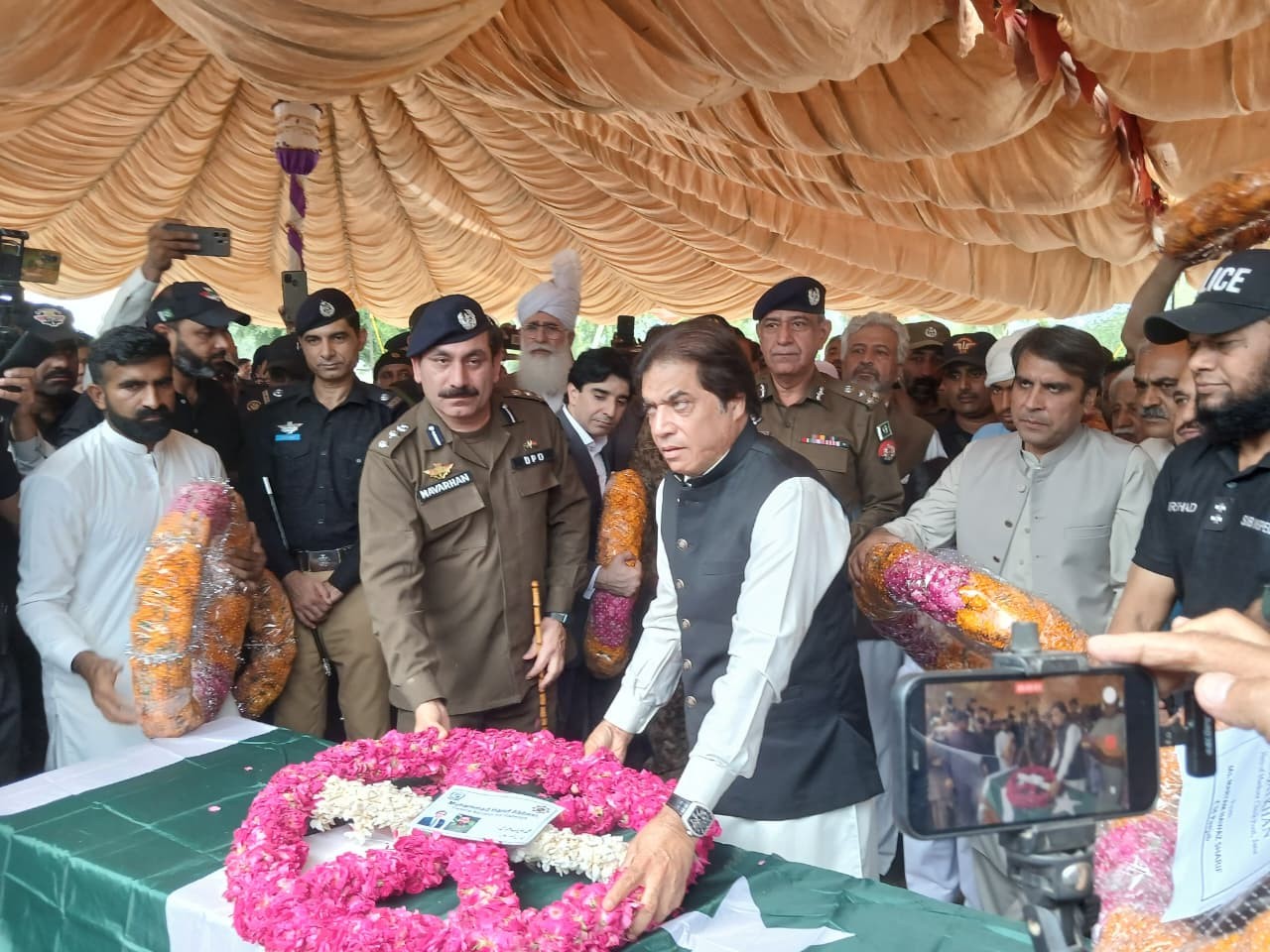 وفاقی وزیر محمد حنیف عباسی کی ریلوے کے شہید ملازم لیاقت علی کی فرض شناسی کے اعتراف میں بعد از شہادت ’’ستارۂ شجاعت‘‘ عطا کرنے کی سفارش