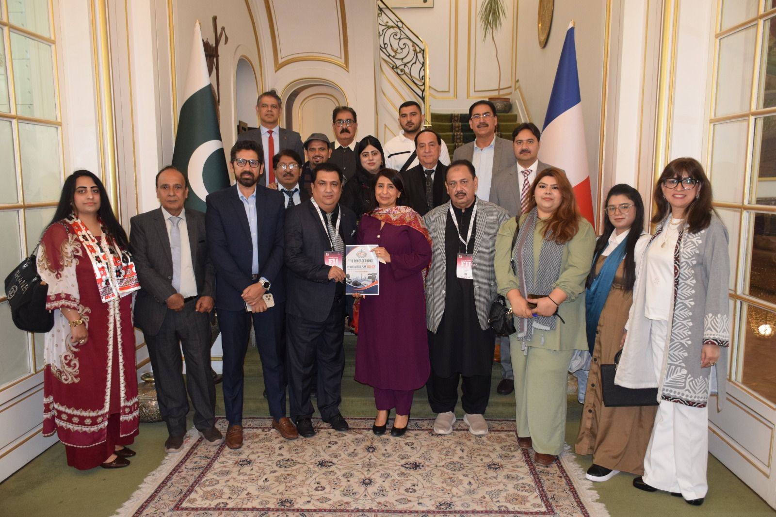 فرانس میں پاکستان کی سفیر ممتاز زہرا بلوچ سے پی ایف یو جے کے وفد کی ملاقات