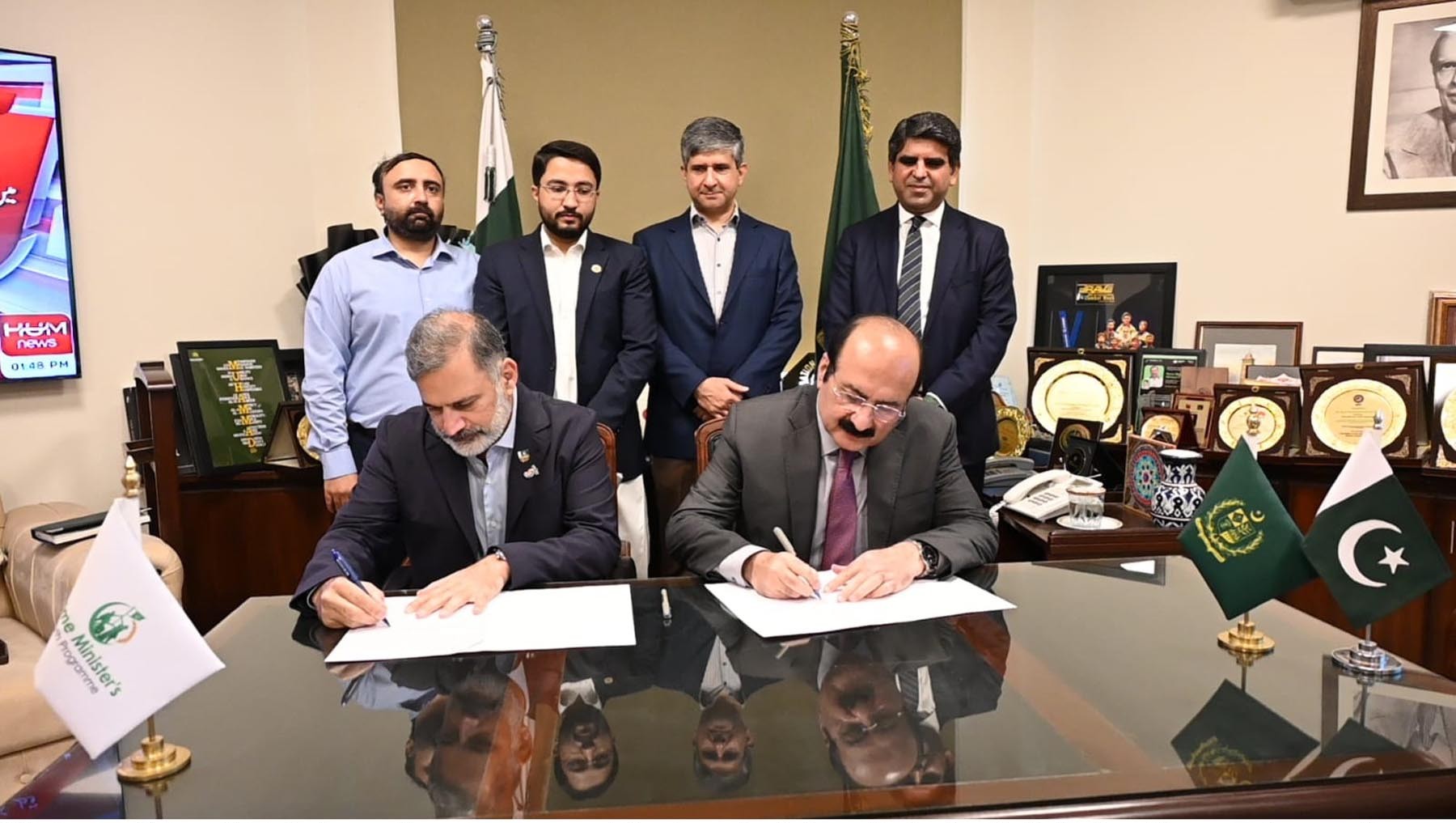 وزیراعظم یوتھ پروگرام اور پاکستان اولمپک ایسوسی ایشن کے درمیان نوجوانوں کو کھیلوں کے ذریعے بااختیار بنانے اور اولمپک اقدار کے فروغ کے لیے لیٹر آف انٹینٹ پر دستخط