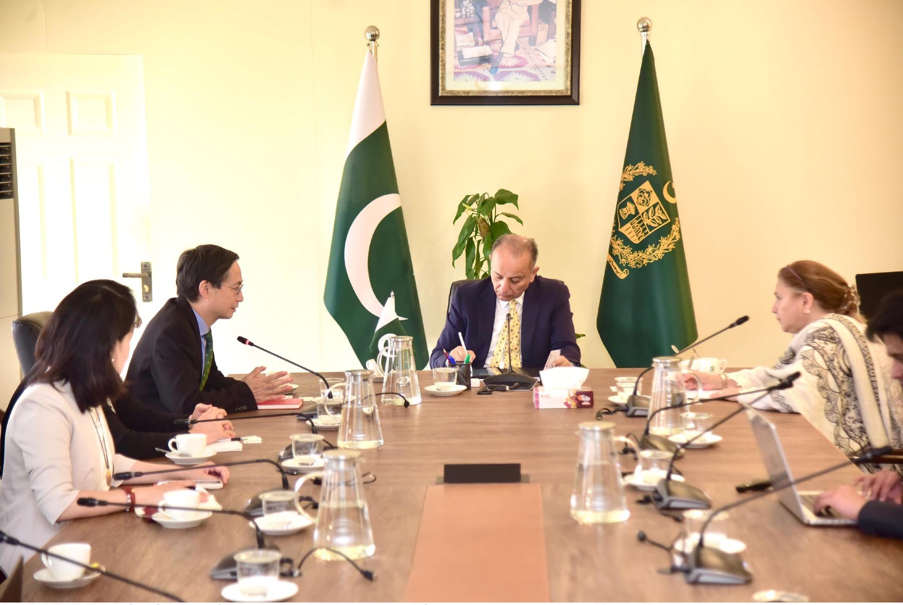 وفاقی وزیر ڈاکٹر مصدق ملک سے چین کے انسٹیٹیوٹ آف فنانس اینڈ سسٹین ایبلٹی کے صدر کی ملاقات، گرین ٹیکنالوجیز اور منصوبوں کے عملی اطلاق پر تبادلہ خیال