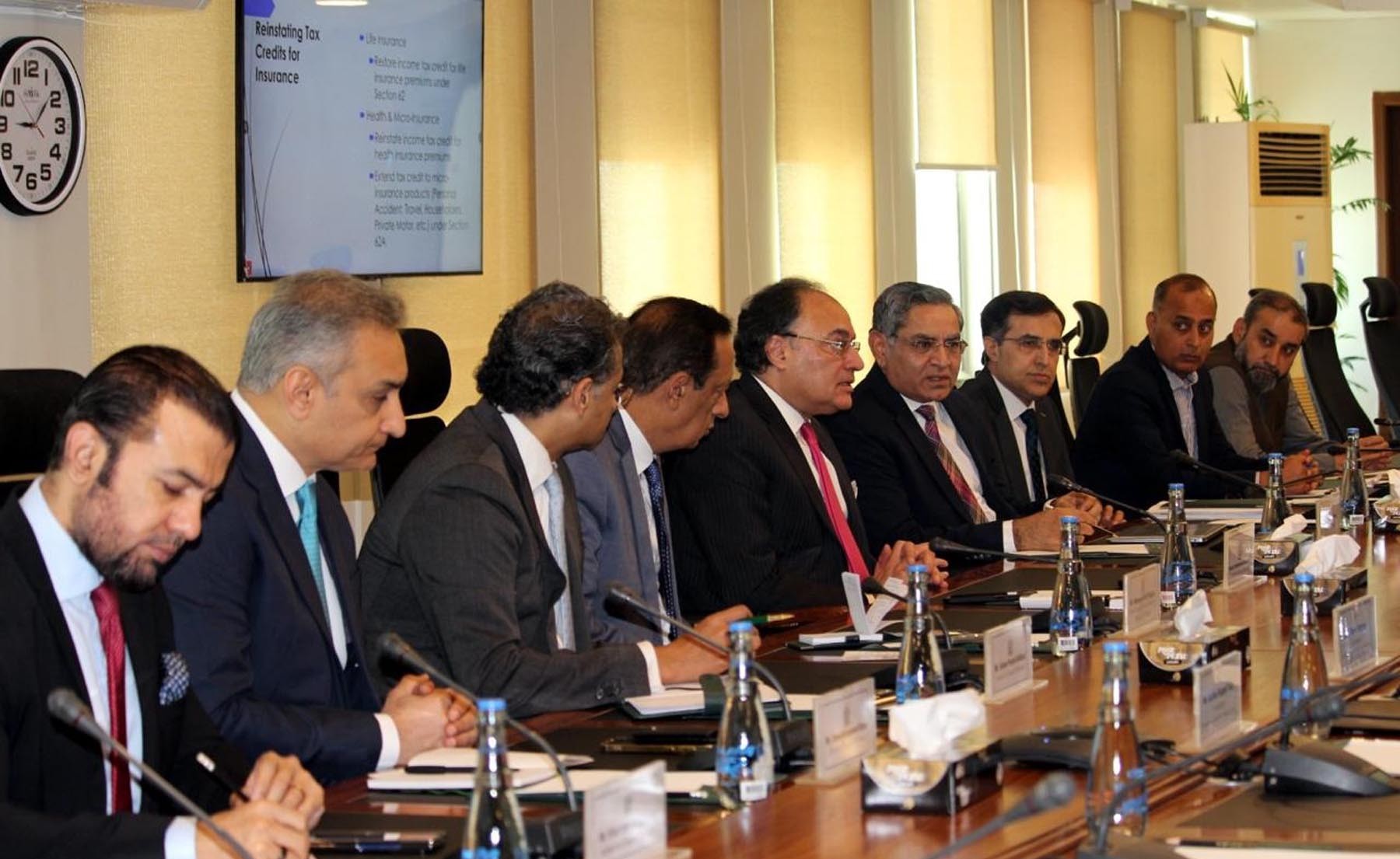 حکومت مالیاتی شعبے کی ترقی کے لیے پرعزم ہے، مالیاتی پالیسی میں توازن اور پائیداری کو یقینی بنایا جائے گا، وزیرخزانہ کی انشورنس ایسوسی ایشن کے وفد سے ملاقات میں گفتگو