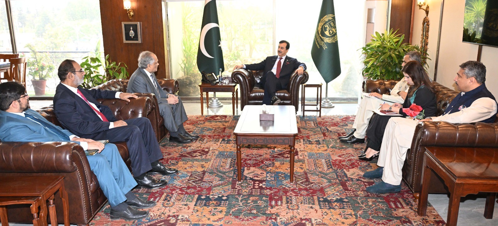 چیئرمین سینیٹ سید یوسف رضا گیلانی سے چیف انفارمیشن کمشنر شعیب احمد صدیقی کی ملاقات