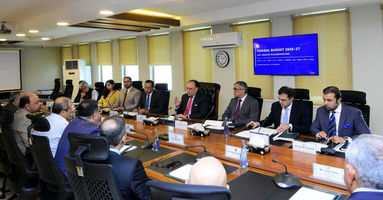 ٹیکسٹائل شعبہ ملکی برآمدات میں کلیدی کردار ادا کر رہا ہے،صنعت کی جانب سے تجاویز اور سفارشات کا بجٹ سازی کے عمل میں تفصیل سے جائزہ لیا جائیگا،وزیرخزانہ محمد اورنگزیب کی ٹیکسٹائل صنعت کے وفد سے ملاقات میں گفتگو