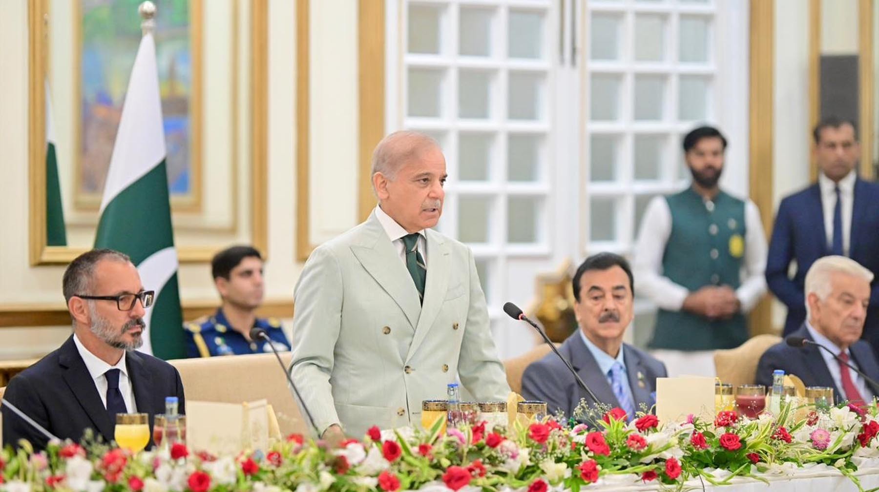 وزیر اعظم شہباز شریف کا پرنس رحیم آغا خان پنجم کے اعزاز میں ناشتہ، بین الاقوامی شراکت داروں کے ساتھ تعمیری روابط کے فروغ میں کردار کو سراہا