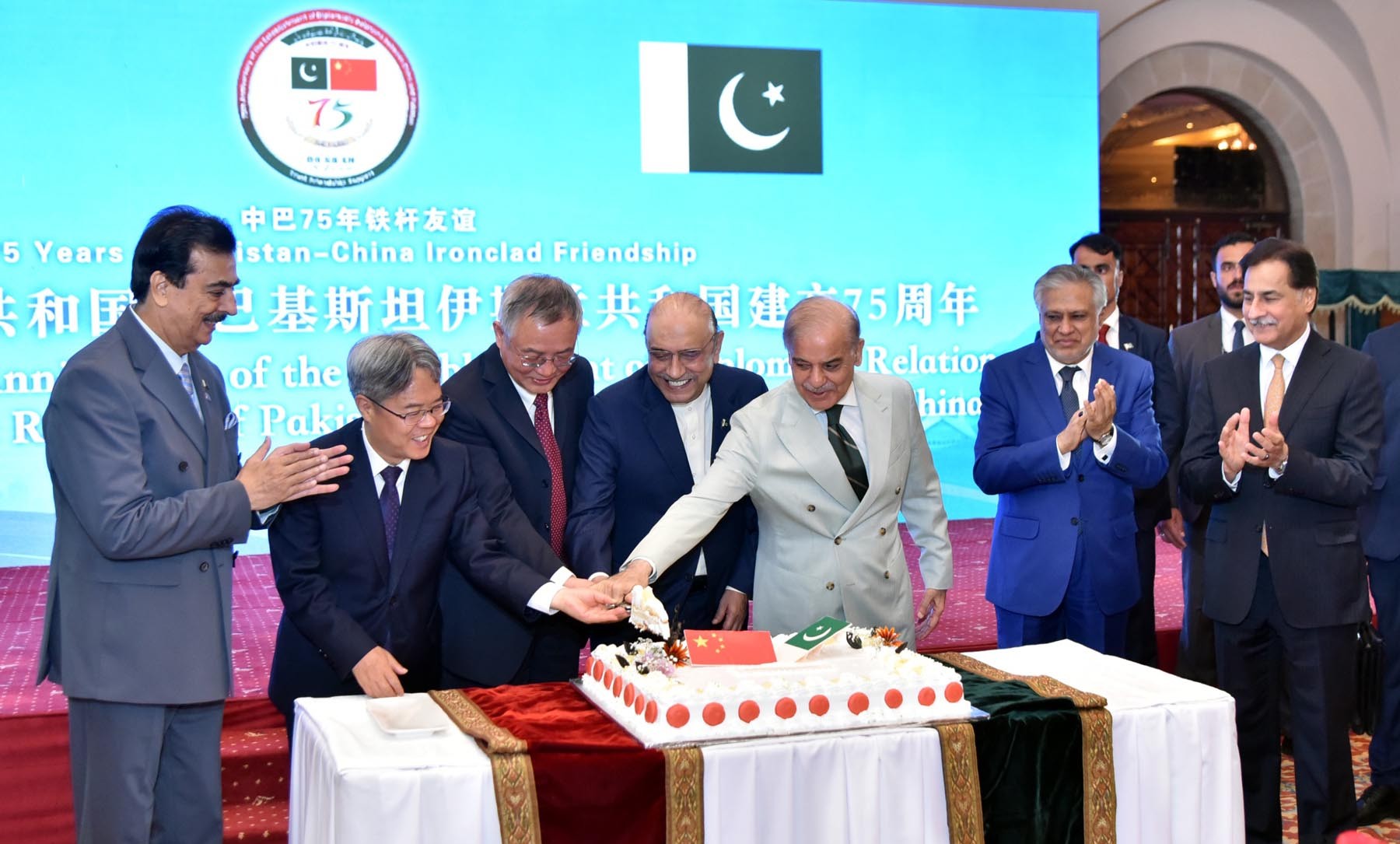 چین اور پاکستان کی دوستی منفرد مثال اور وقت کی ہر آزمائش پر پورا اتری ہے، مشترکہ کاوشوں سے ترقی کا راستہ طے کریں گے، وزیر اعظم شہباز شریف کا پاک چین سفارتی تعلقات کی 75 ویں سالگرہ کی تقریب سے خطاب