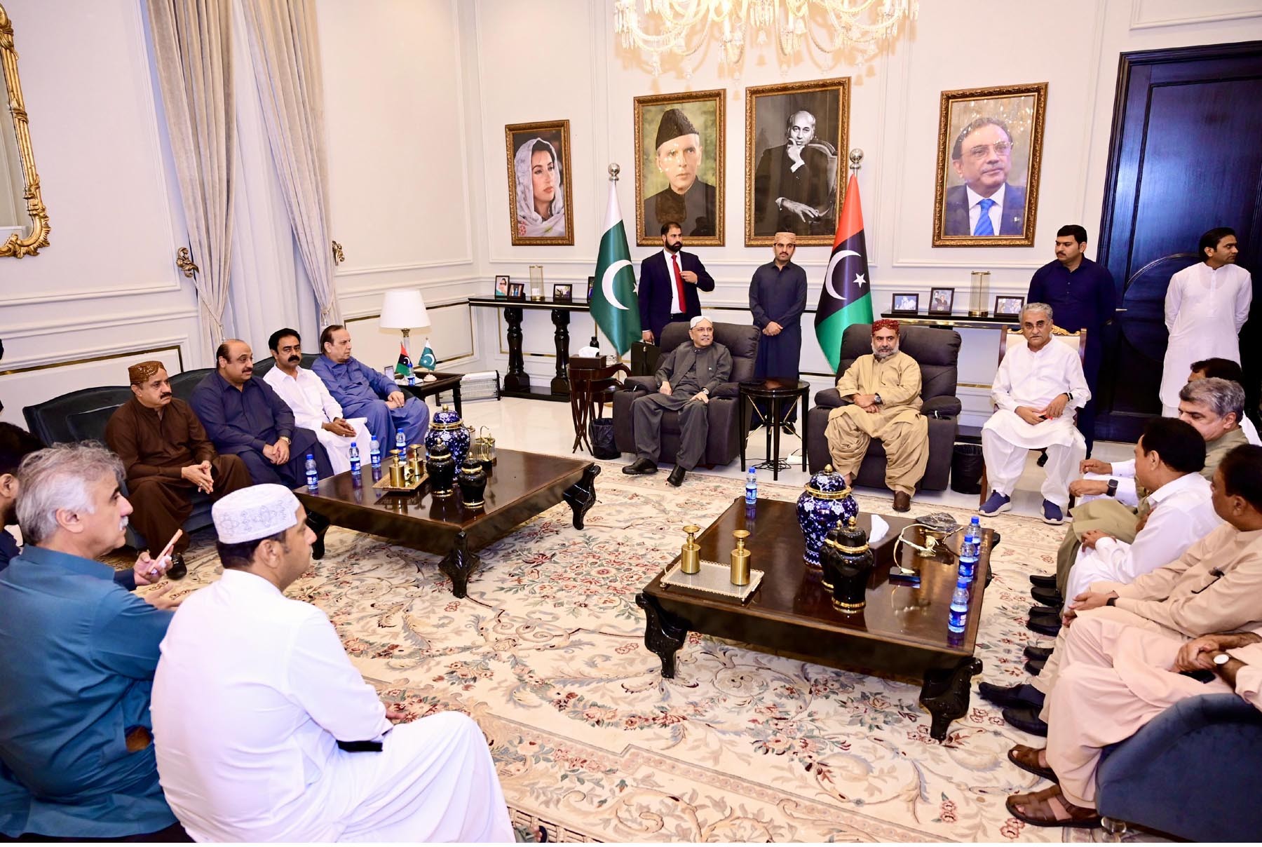 صدرِ مملکت سے عیدالاضحیٰ کے موقع پر زرداری ہاؤس نواب شاہ میں ڈپٹی اسپیکر قومی اسمبلی اور منتخب نمائندوں کی ملاقات