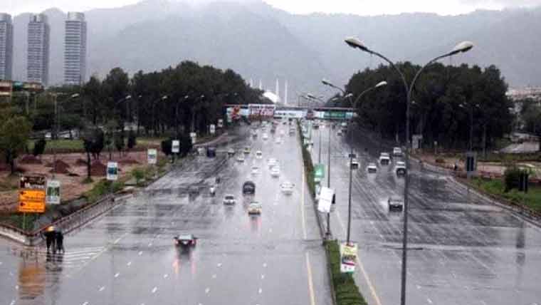 وفاقی دارالحکومت میں موسلا دھار بارش ، شہر کے مختلف علاقوں میں نکاسی آب اور ٹریفک کی روانی کو برقرار رکھنے کے لیے فیلڈ میں متحرک عملہ تعینات