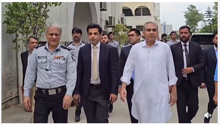 وزیر داخلہ محسن نقوی کا ایف آئی اے ہیڈکوارٹرز کا دورہ، اپگریڈیشن منصوبوں پر پیشرفت کا جائزہ لیا