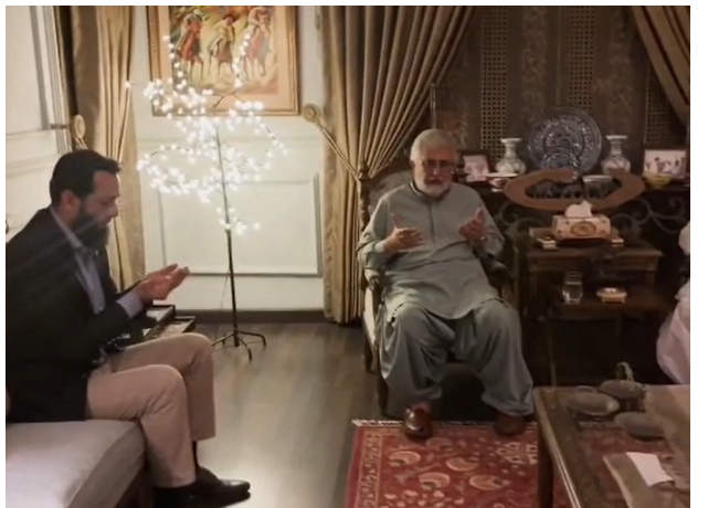 وفاقی وزیر اطلاعات عطاء اللہ تارڑ کی سینئر سیاستدان سردار ذوالفقار علی خان کھوسہ کے انتقال پر تعزیت کیلئے ان کے گھر آمد، مرحوم کے ایصال ثواب کے لئے فاتحہ خوانی