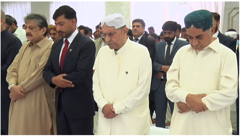 صدرِ مملکت نے عیدالاضحیٰ کی نماز زرداری ہاوس نواب شاہ میں ادا کی