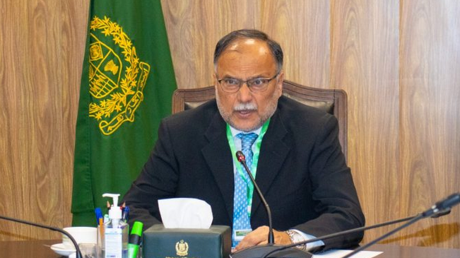 نوجوانوں کو صنعتی انقلاب 4.0 اور 5.0 کے تقاضوں سے ہم آہنگ بنانے کے لیے یونیورسٹی ڈگری پروگراموں کا فوری جائزہ لیا جائے، وفاقی وزیر احسن اقبال کی ہدایت