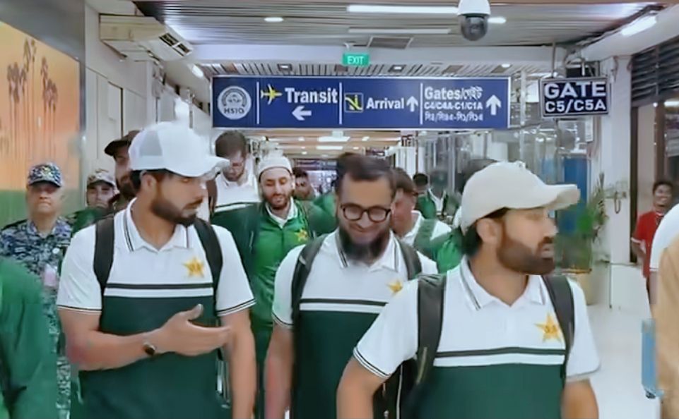پاکستانی ٹیسٹ کرکٹ ٹیم دو میچوں پر مشتمل سیریز کھیلنے کیلئے بنگلا دیش پہنچ گئی