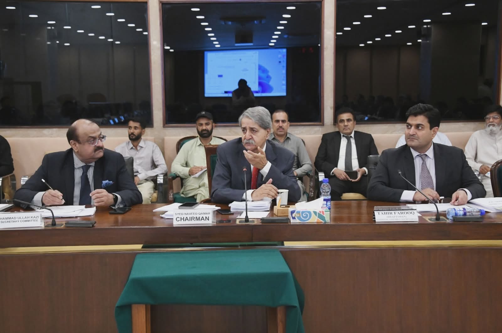 بجٹ پیکیج میں گیارہ ریلیف اقدامات، دس معقولیت و اصلاح کے اقدامات اور پانچ انتظامی اصلاحات شامل ہیں، قومی اسمبلی کی قائمہ کمیٹی برائے خزانہ کوبریفنگ