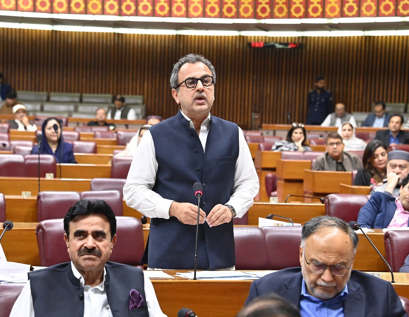 قومی اسمبلی نے وزارت توانائی (بجلی وپیٹرولیم ڈویژن) کے 661 ارب 26 کروڑ 58 لاکھ روپے سے زائد مالیت کے چھ مطالبات زر کی منظوری دیدی