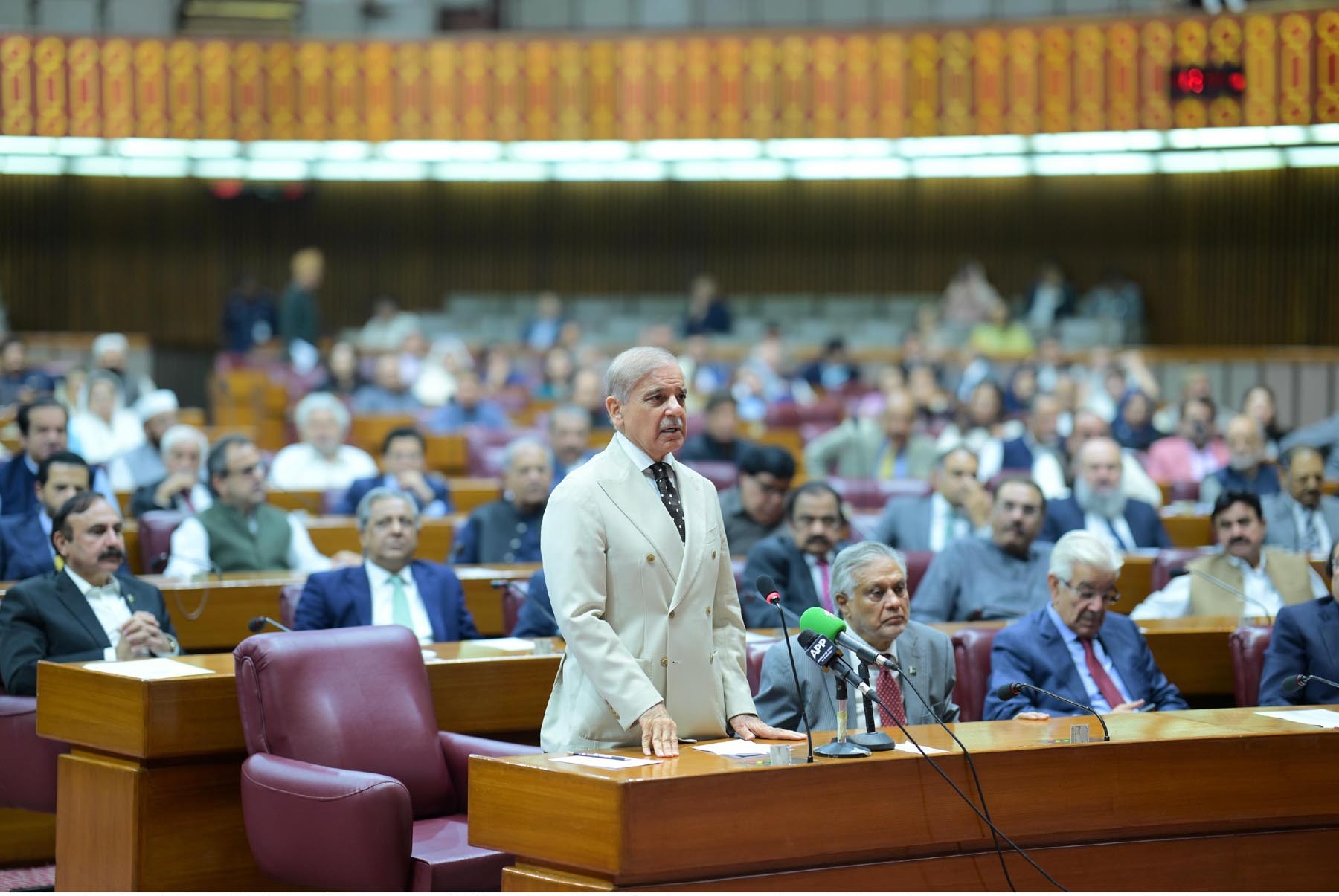 سوئٹزرلینڈ میں اہم بریک تھرو سے عالمی امن قائم ہوگا، ملک کی حقیقی ترقی چاروں صوبوں کی یکساں ترقی سے مشروط ہے، وزیراعظم شہباز شریف کا قومی اسمبلی میں اظہار خیال