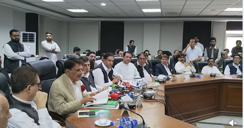 آزاد کشمیر میں انتخابات آئینی طور پر مقررہ وقت پر ہونے چاہئیں، راجہ فاروق حیدر