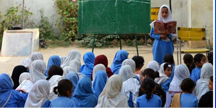 ملک بھر میں لڑکیوں کے لیے تعلیمی مواقع میں مسلسل بہتری، اسکول حاضری 57 فیصد تک پہنچ گئی