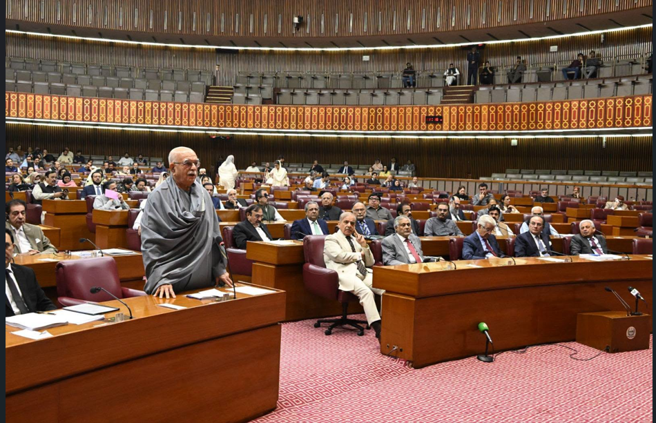 محمود خان اچکزئی کی ملک، آئین اور اداروں کے استحکام کے لیے حکومت کو غیر مشروط تعاون کی یقین دہانی