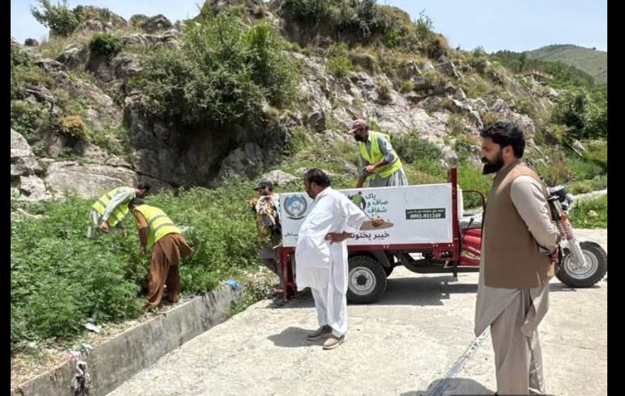 یوم عاشور پر واسا حکام کی جانب سے صفائی کی مشینوں کے ذریعہ سڑکوں کی صفائی کا عمل مکمل