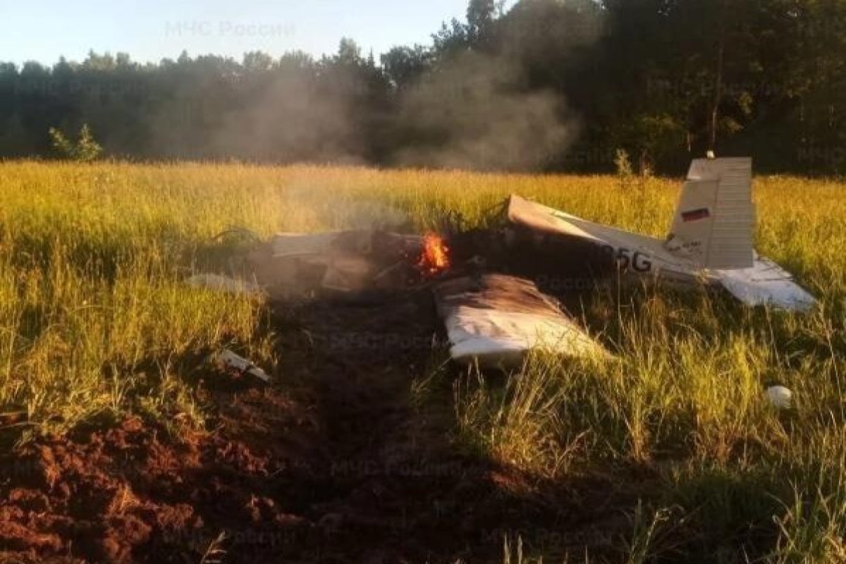 Small plane crashes in Russia