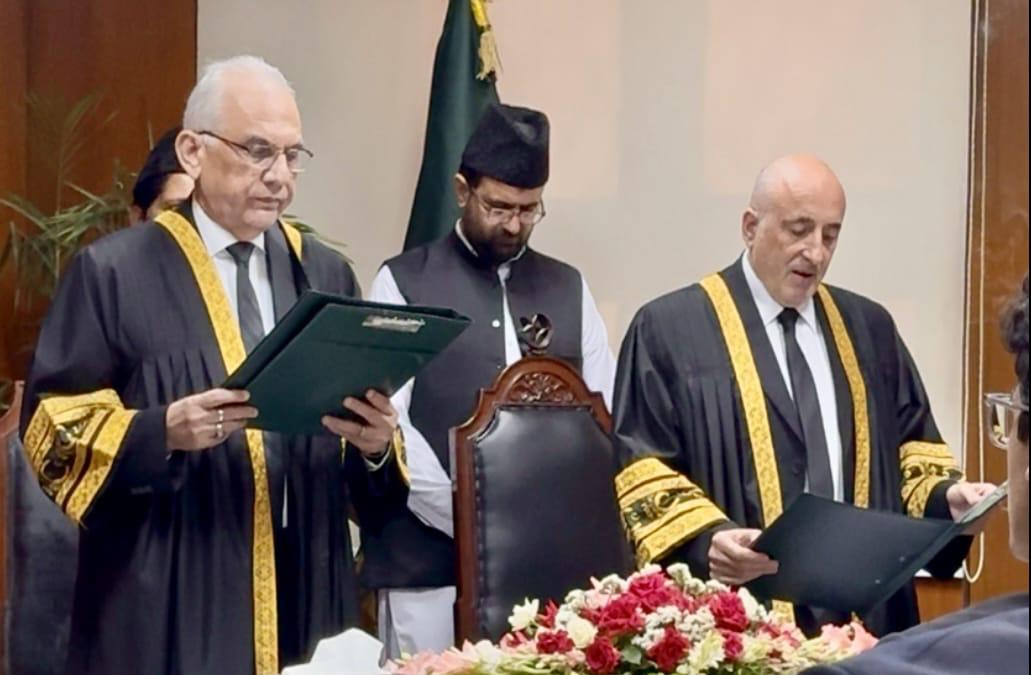 جسٹس حسن اظہر رضوی نے وفاقی آئینی عدالت کے قائم مقام چیف جسٹس کے عہدے کا حلف اٹھا لیا