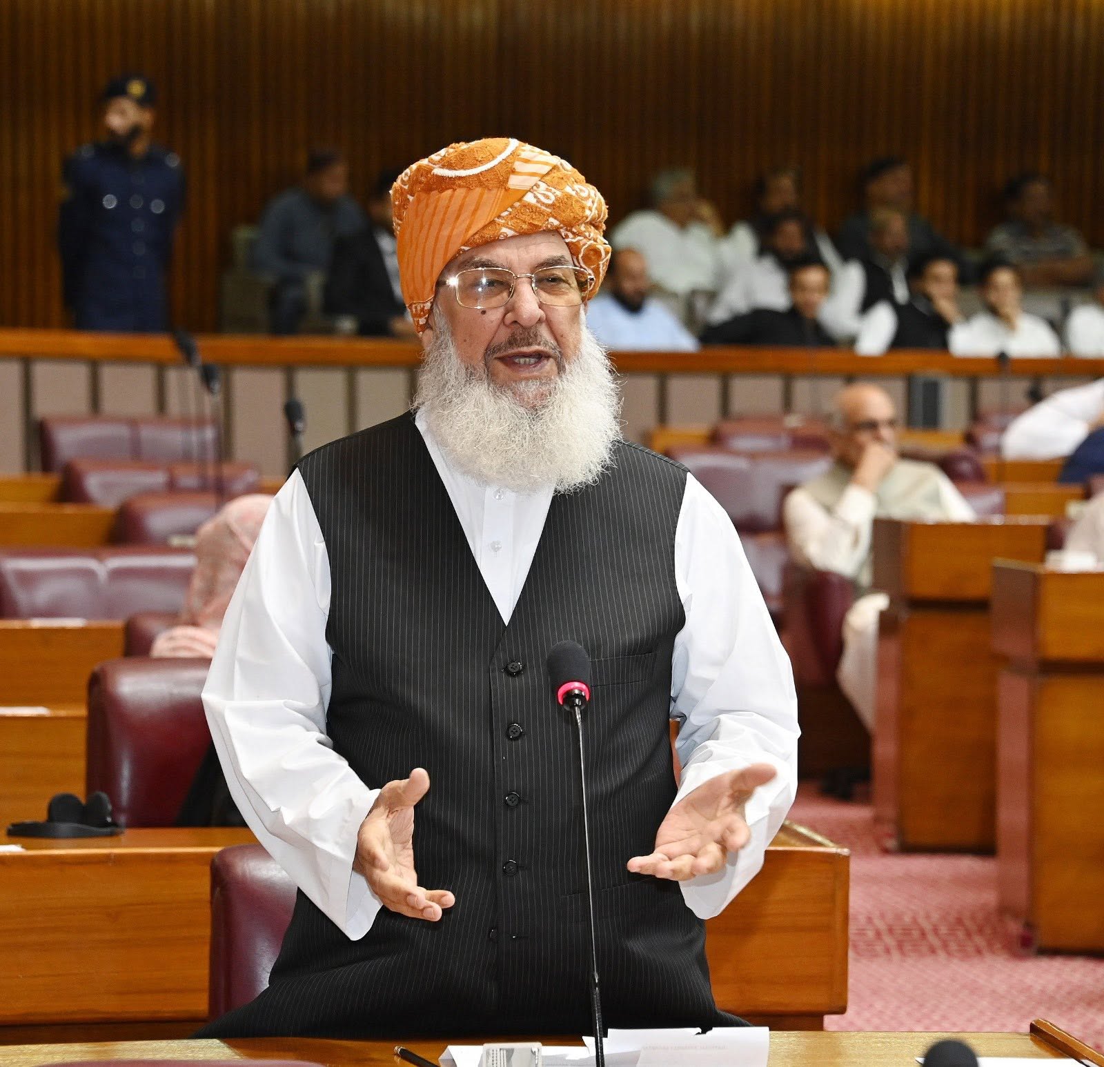 ملک میں سیاسی قوتوں کو ایک بار پھر میثاق جمہوریت کی طرف آنا ہو گا، آزاد کشمیر کی صورتحال کا حل بات چیت سے نکالا جائے، مولانا فضل الرحمن