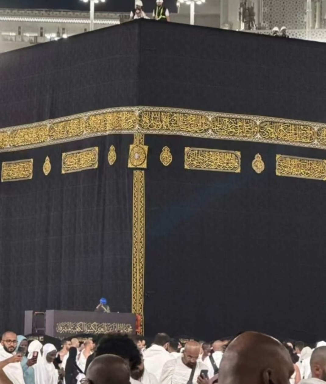 Changing the Kaaba's Cover