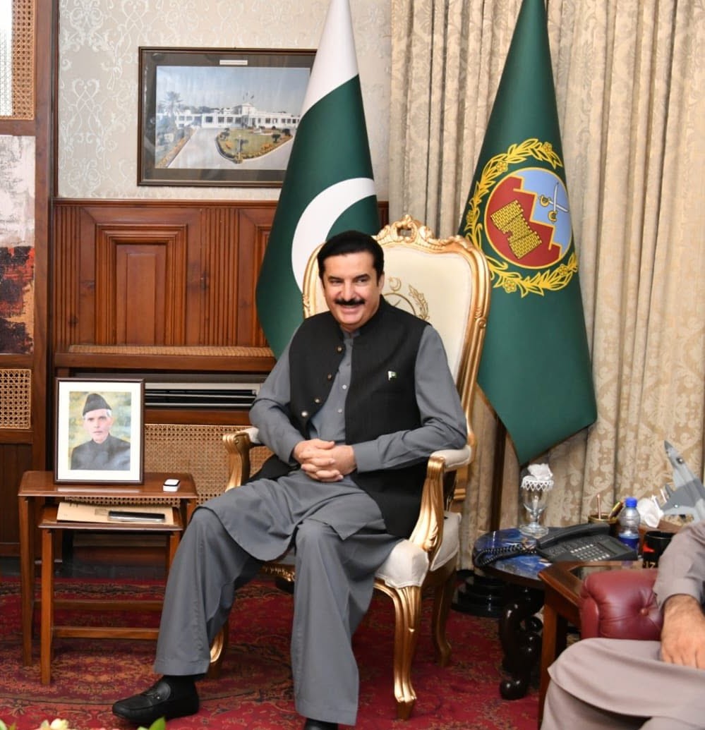 گورنر خیبرپختونخوا فیصل کریم کنڈی سے پاکستان کرکٹ ٹیم کے معروف فاسٹ بولر شاہین شاہ آفریدی کی ملاقات
