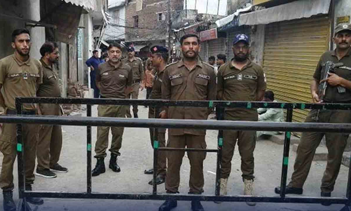 یوم عاشور کے موقع شہر بھر میں امن و امان برقرار رکھنے کے لیے 8 ہزار پولیس افسران و اہلکار تعینات ہیں،ترجمان راولپنڈی پولیس