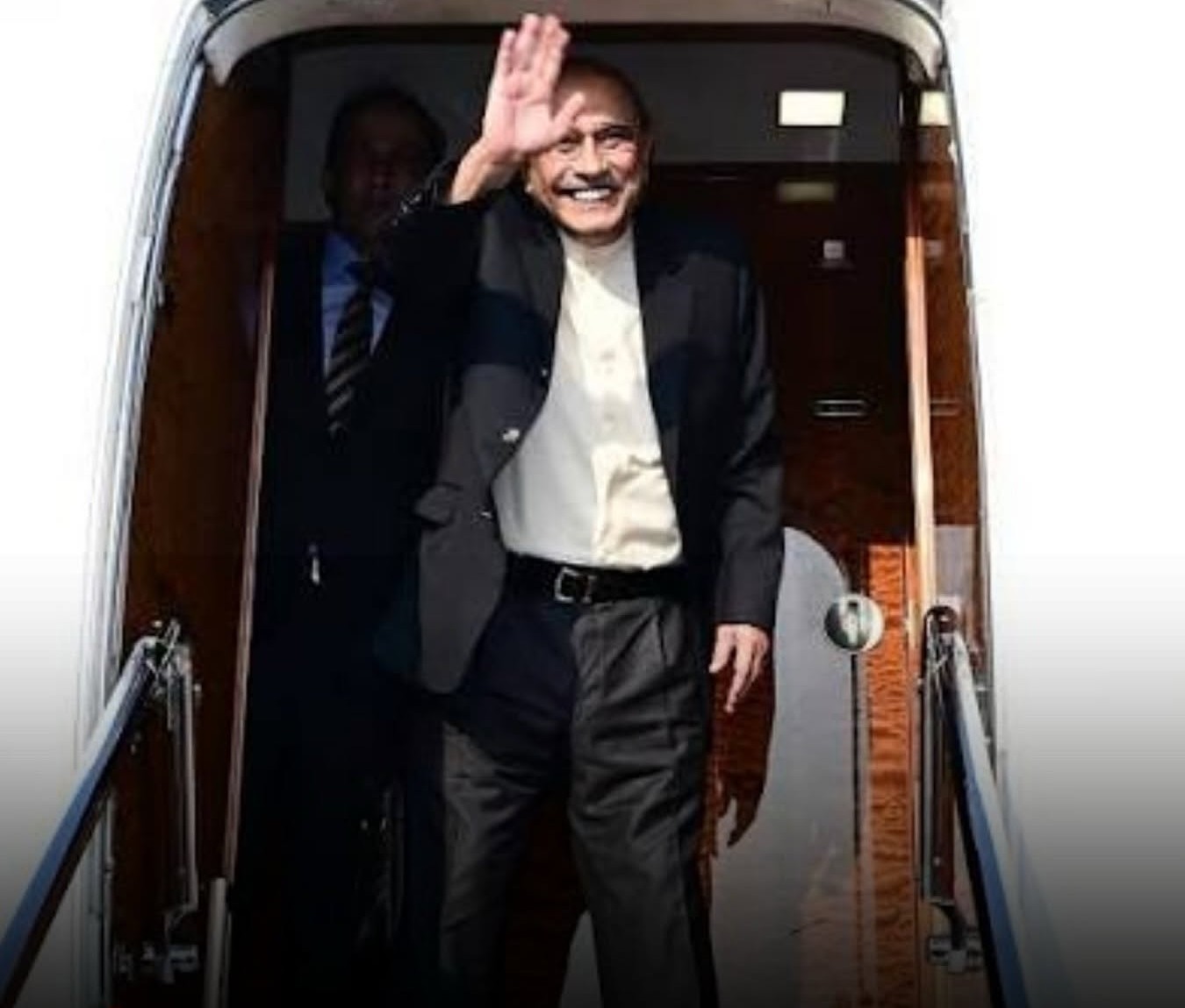 صدر مملکت آصف علی زرداری کرغزستان کے صدر صادر ژپاروف کی دعوت پرچار روزہ دورے پر کرغزستان روانہ