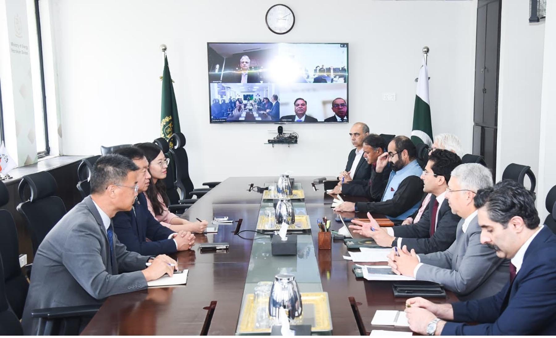 چینی گروپ کی پاکستان کے توانائی کے شعبےمیں بڑی سرمایہ کاری کی تجویز، وفاقی وزیر پٹرولیم علی پرویز ملک کا پاک-چین توانائی شراکت داری کو وسعت دینے کا خیرمقدم