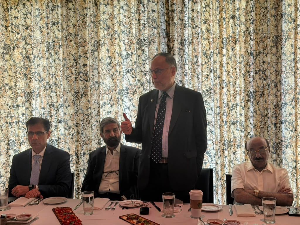 وفاقی وزیر احسن اقبال کی امریکہ میں پاکستانی کمیونٹی سے ملاقاتیں، اوورسیز پاکستانیوں کو صحت، سرمایہ کاری اور معاشی ترقی میں شراکت کی دعوت