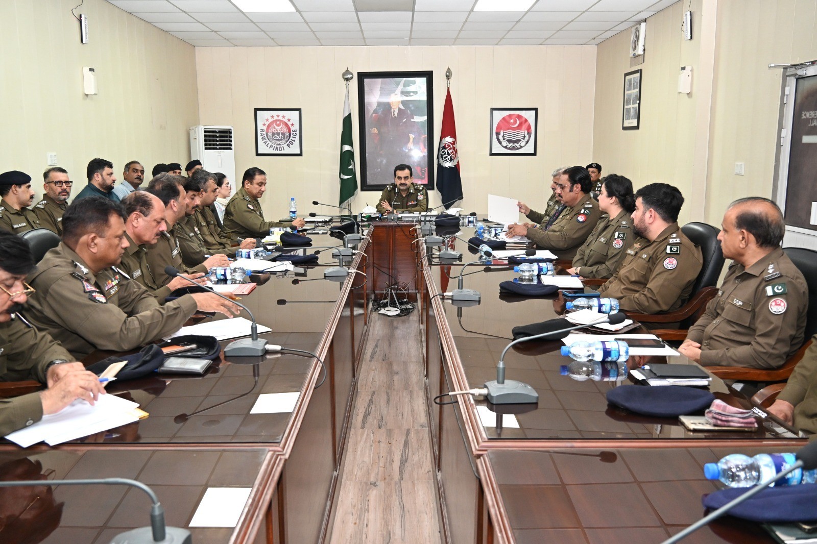 ڈی آئی جی حسن مشتاق سکھیرا کا سی پی او راولپنڈی کا عہدہ سنبھالنے کے بعد پولیس افسران کے ساتھ تعارفی اجلاس