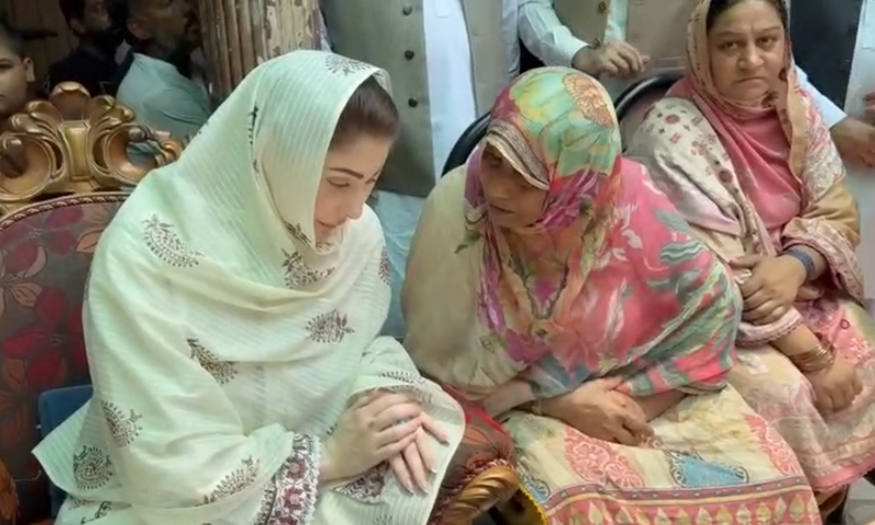 وزیر اعلیٰ مریم نواز کی سانحہ کاہنہ میں جاں بحق بچوں کے دکھی والدین سے ملاقات ، متاثرہ خاندانوں سے اظہار تعزیت کیا