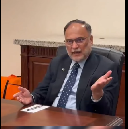 ریاست کو سیاست سےالگ رکھنا ہوگا، سیاسی احتجاج حق مگر ریاستی مفاد پر سمجھوتہ نہیں ہو سکتا، احسن اقبال