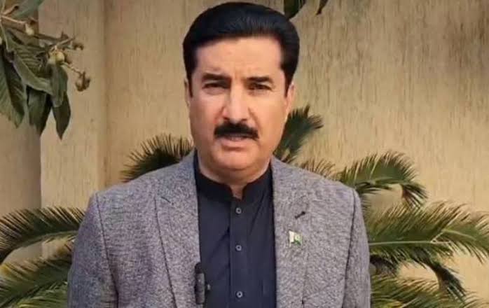 گورنر خیبرپختونخوا فیصل کریم کنڈی