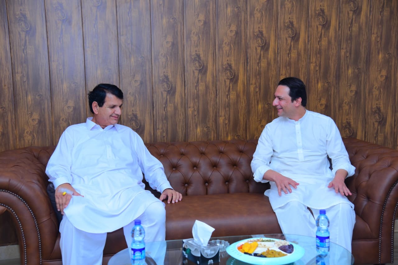 وفاقی وزیر انجنیئرامیر مقام سے نومنتخب وزیراعظم آزادکشمیر بیرسٹر افتخار گیلانی کی ملاقات،وزارت عظمیٰ کا منصب سنبھالنے پر مبارکباد