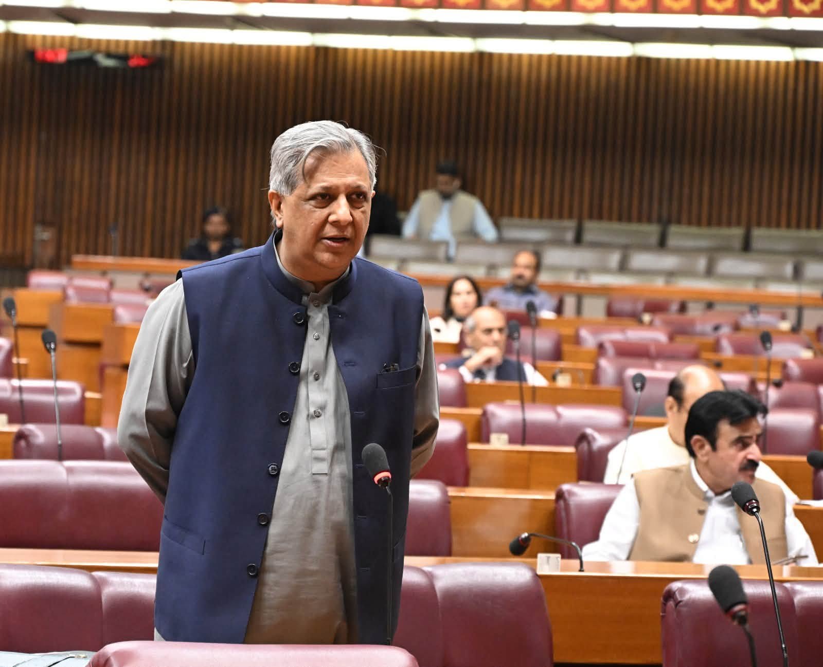وزیراعظم نے سابق سیکرٹری داخلہ شاہد خان کو پمز واقعہ کی دودن میں انکوائری رپورٹ، 7یوم میں تفصیلی رپورٹ دینے کی ہدایت کی ہے، وفاقی وزیرقانون کاقومی اسمبلی میں اظہارخیال