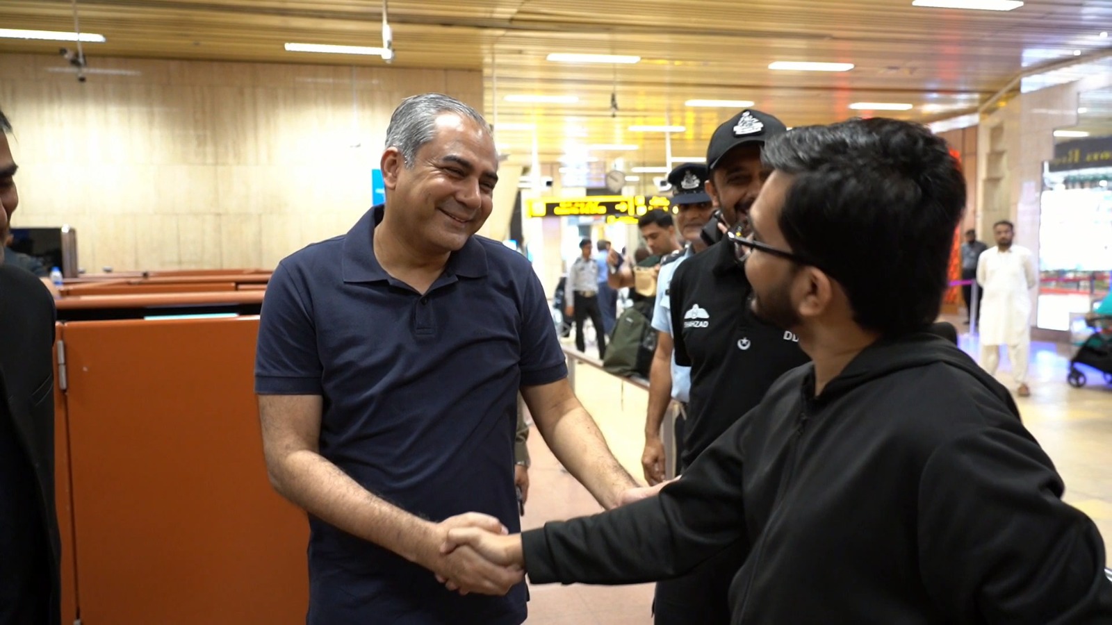 وزیر داخلہ محسن نقوی کا جناح انٹرنیشنل ایئرپورٹ کا دورہ، امیگریشن عمل کا جائزہ
