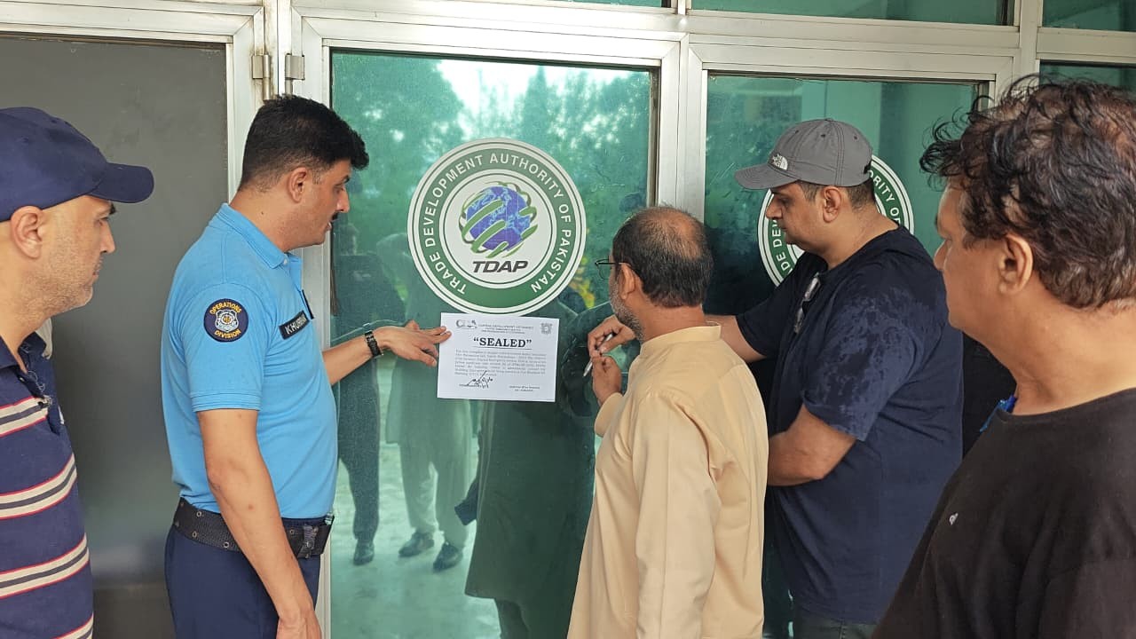 قیمتی انسانی جانوں کا تحفظ اولین ترجیح ہے،فائر اور لائف سیفٹی کے معاملے پر کسی قسم کا سمجھوتہ نہیں کیا جائے گا ،چیئرمین سی ڈی اے
