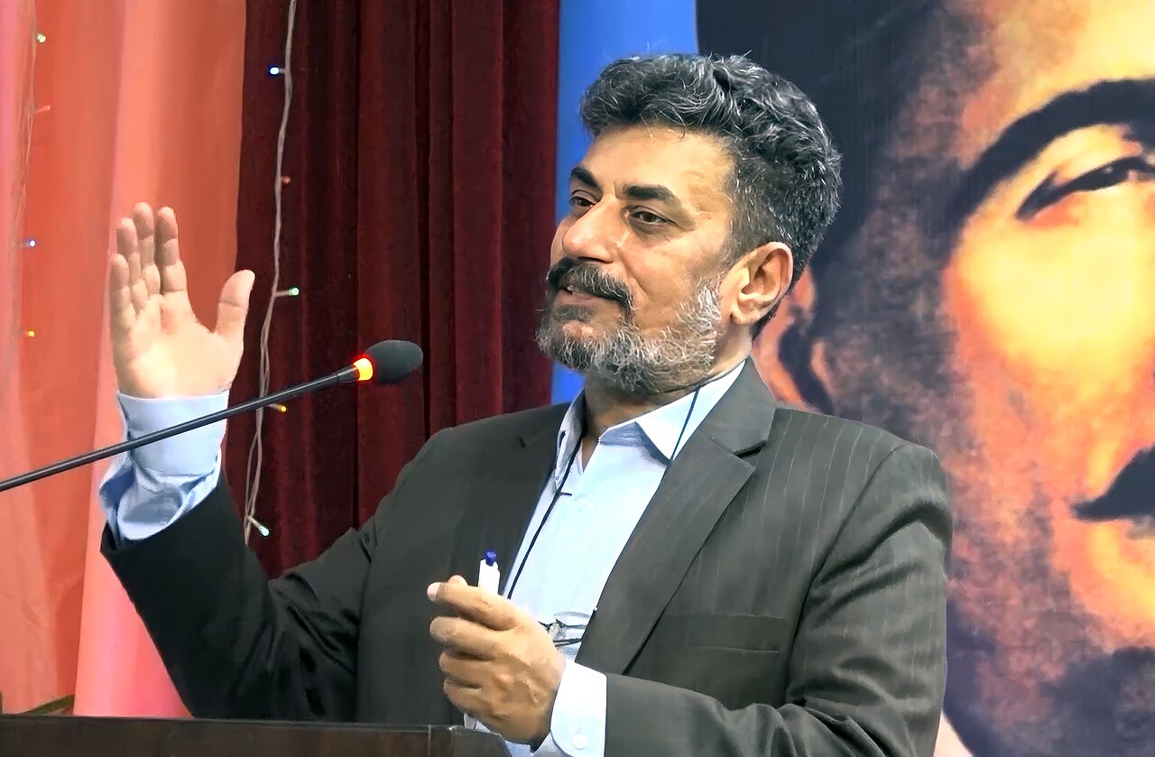 کالم نگار ادریس آزاد کی سالگرہ جمعہ کو منائی گئی