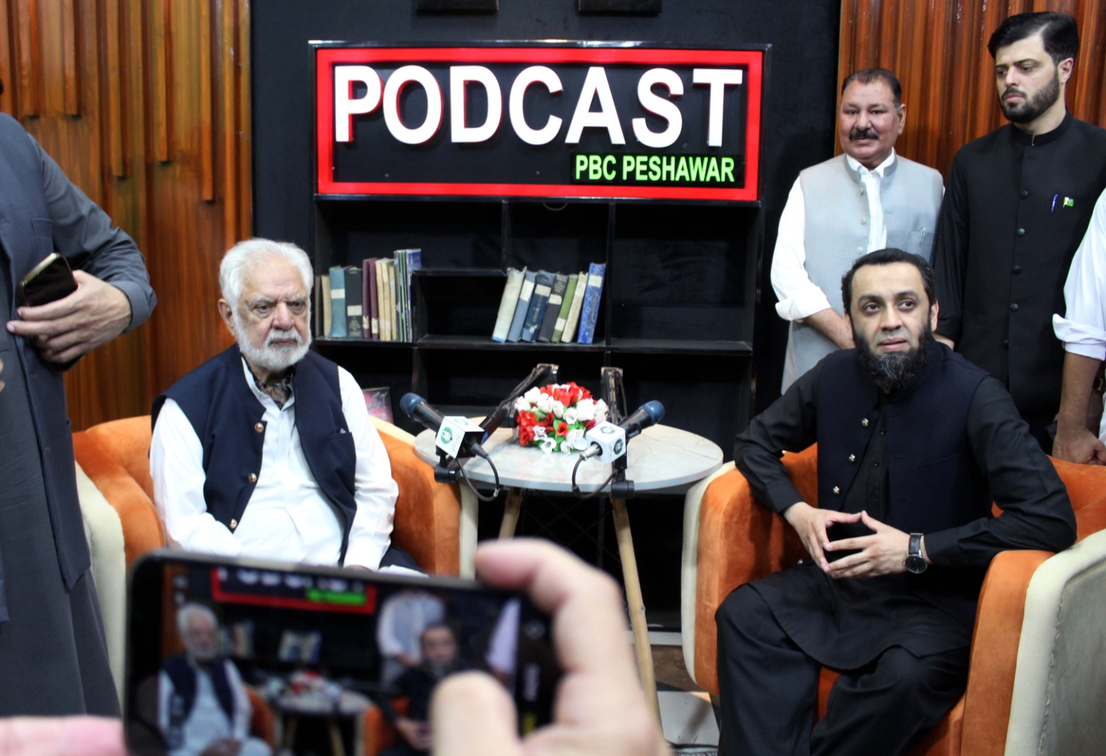 وفاقی وزیر اطلاعات عطاء اللہ تارڑ نے ریڈیو پاکستان پشاور کی جدید ترین نو بحال شدہ عمارت کا افتتاح کر دیا، خیبر پختونخوا بہادر لوگوں کی سرزمین ہے، 9 مئی کے افسوسناک واقعات نے پی ٹی آئی کے "ناپاک عزائم" بے نقاب کئے، عطاء اللہ تارڑ