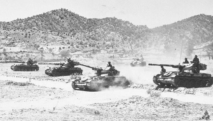 ستمبر 1965 کی جنگ کے دوسرے روزپاکستانی افواج نے چھمب سیکٹر می 15 ٹینک قبضے میں لئے ،150 بھارتی فوجیوں کو جنگی قیدی بنا لیا